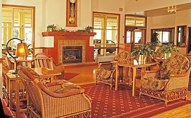 Mammoth Hot Springs Hotel