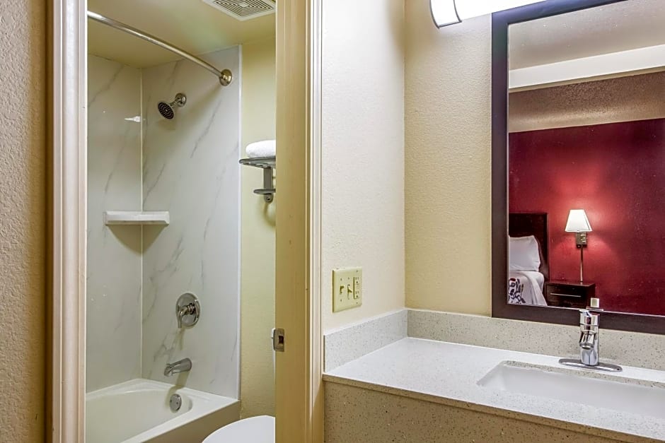 Red Roof Inn Houston East - I-10
