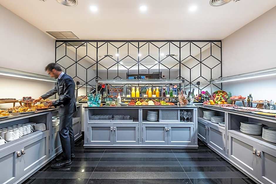 Intur Palacio San Martin