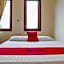 RedDoorz near Pasar Pagi 2 by Cassana
