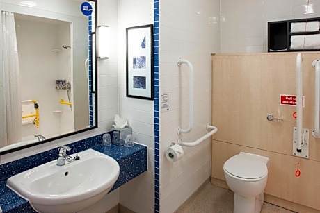 Double Room with Free Hot Breakfast - Accessible