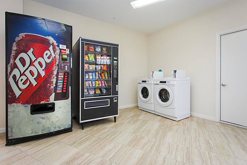 Scottish Inn & Suites