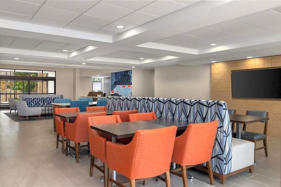 Holiday Inn Express Fayetteville-Fort Bragg