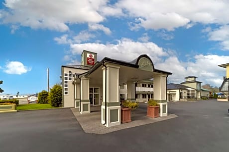 Best Western Plus Northwoods Inn