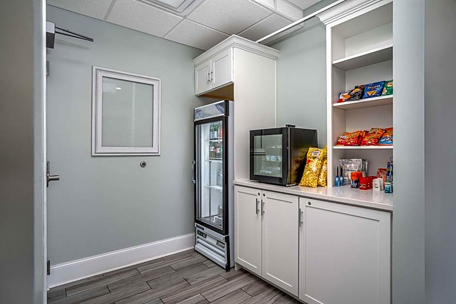 Lighthouse Suites - Best Western Signature Collection