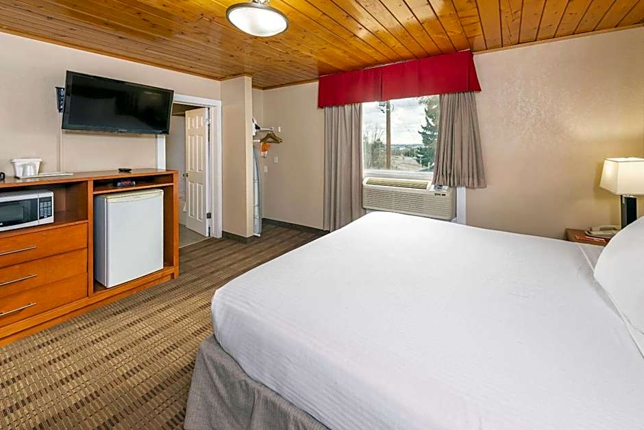 Econo Lodge Inn & Suites