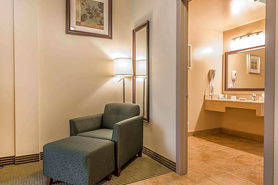 Quality Inn & Suites Hawkesbury