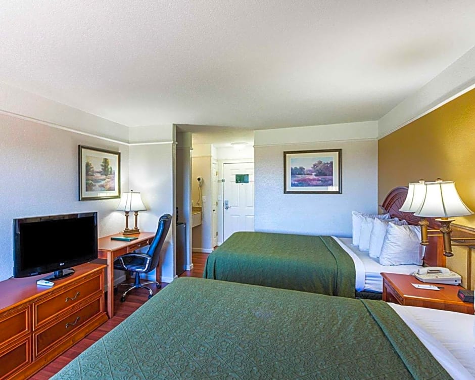 Quality Inn & Suites Seaworld North