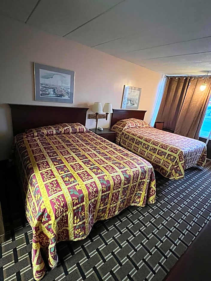 Budget Host Village Inn