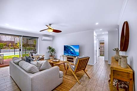 The Seahaven ~ Family Home with Pool, Pet Friendly