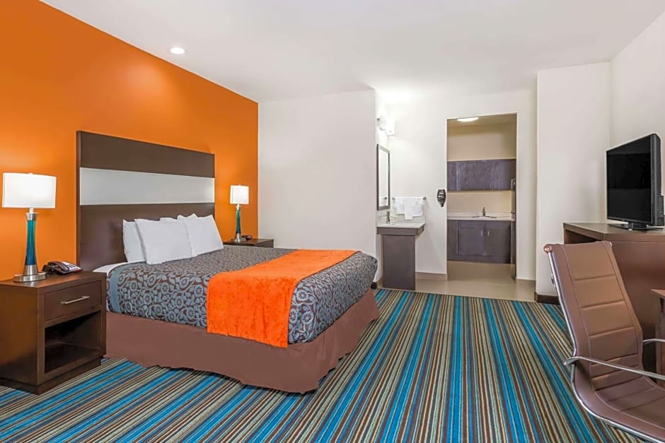 Days Inn & Suites by Wyndham Katy