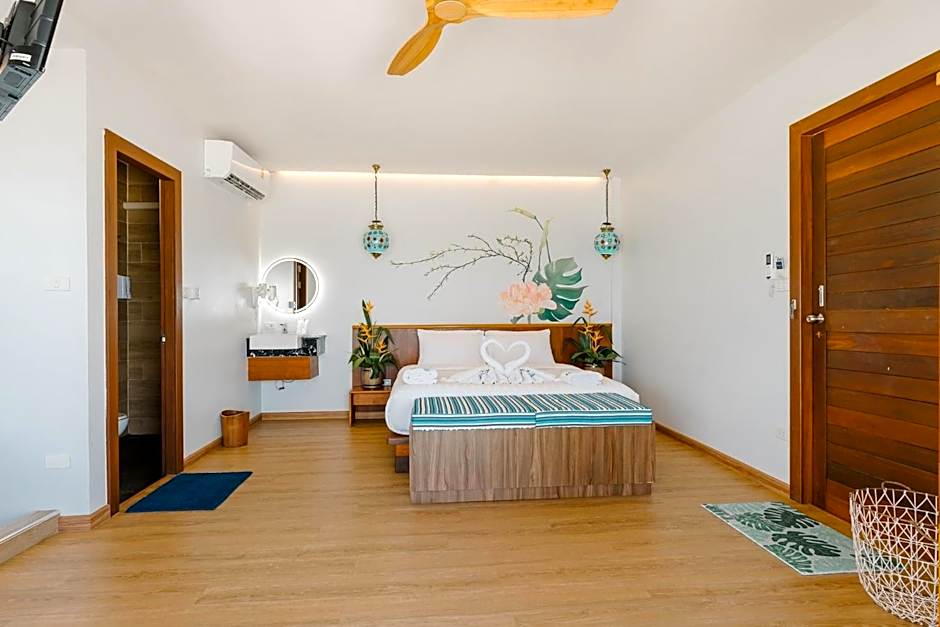 Photo 1 of 28 of Bathtub, Beachfront
