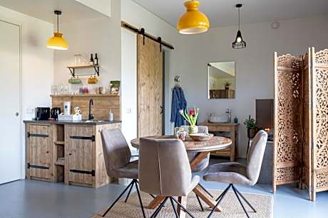 Deluxe Suite with Bath