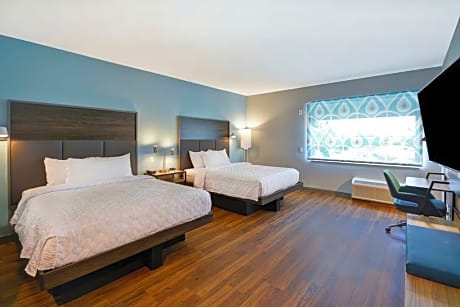 2 QUEEN BEDS, HDTV, FREE WI-FI, BREAKFAST INCLUDED, REFRIGERATOR