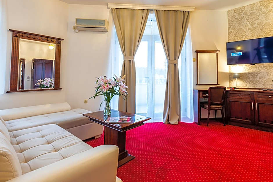 Garni Hotel Royal Crown
