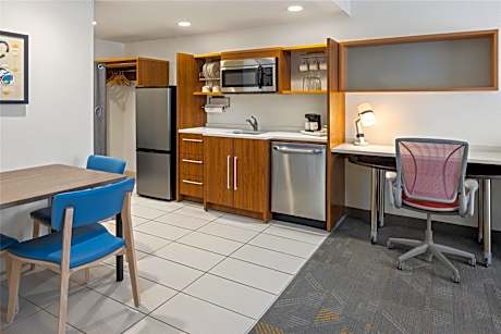 Queen Suite - Hearing Access/Non-Smoking