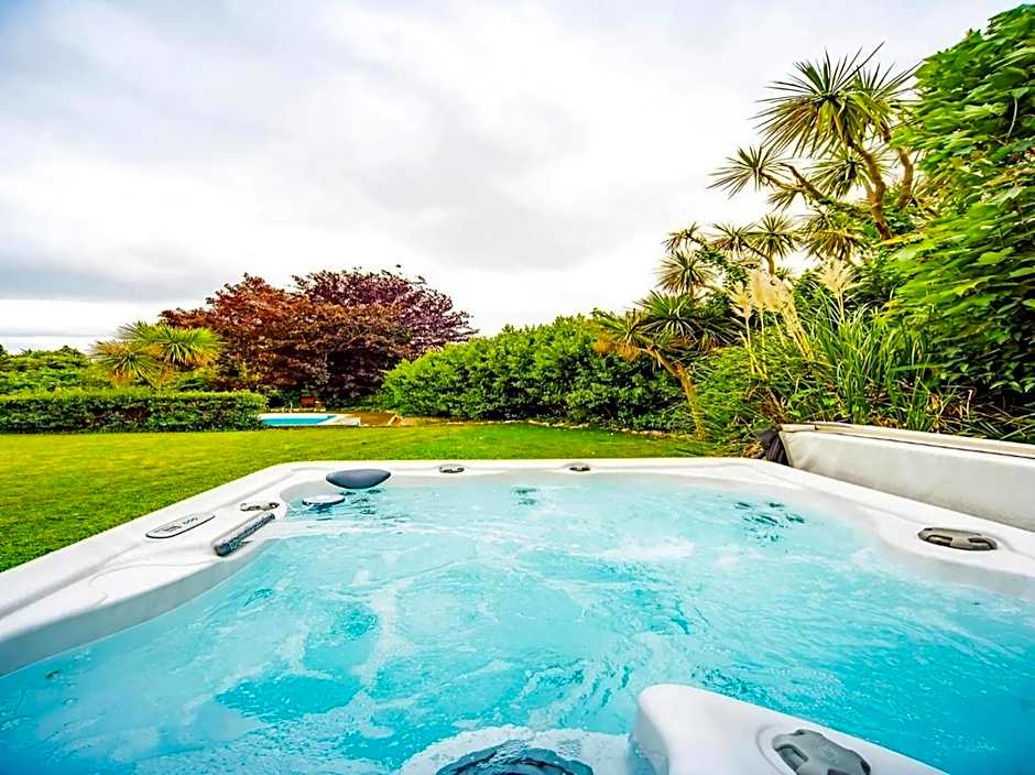 Crofton House Hotel