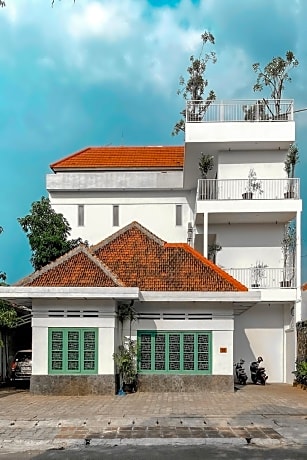 Binumar Guest House