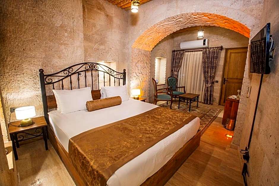 Caldera Cave Hotel