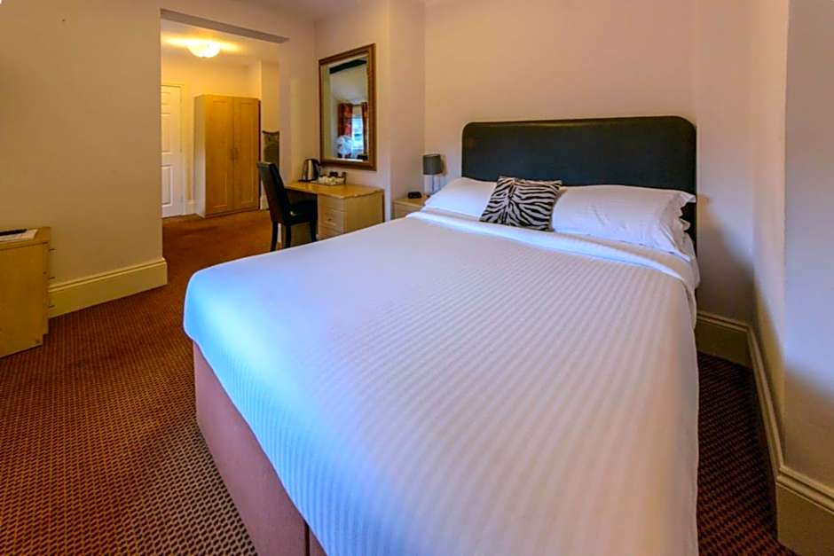 OYO White Horse Hotel