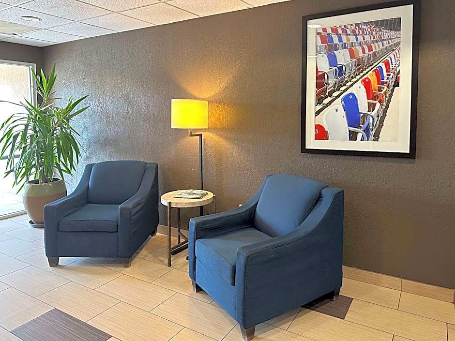 Comfort Suites Airport