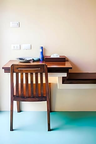 Deluxe Pool View King