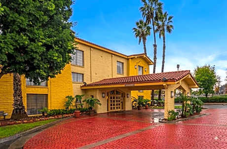 Days Inn by Wyndham San Diego Vista