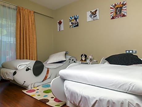 TRIPLE TWIN ROOM (3 ADULTS)