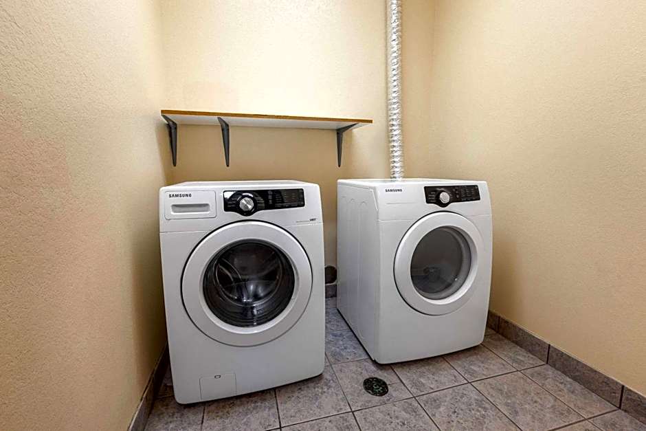 Super 8 by Wyndham Big Rapids