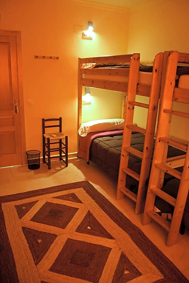 Casa Antiquary - Albergue Turístico