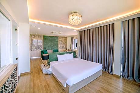 Deluxe King Room