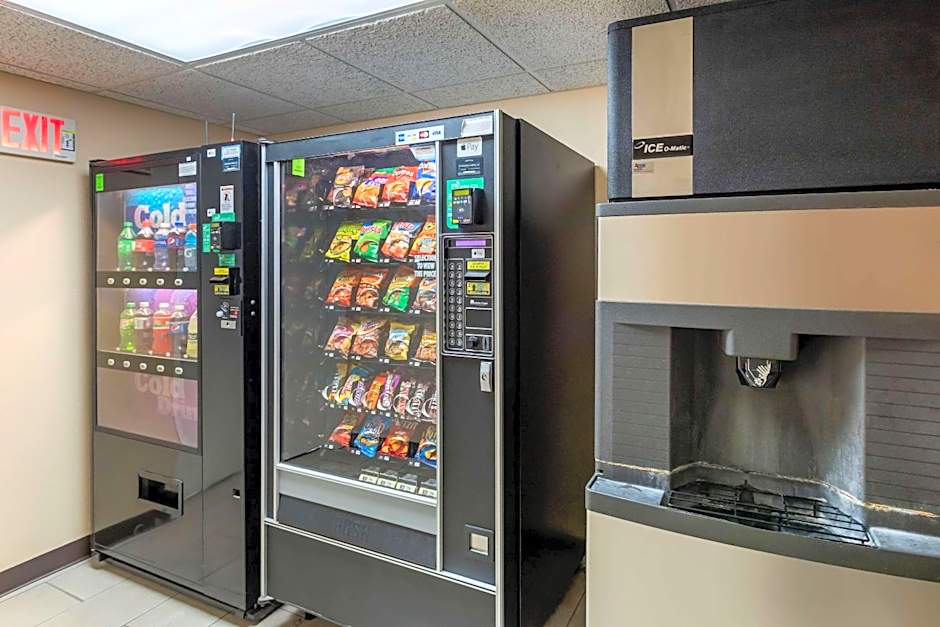 Comfort Inn and Suites Jackson - West Bend