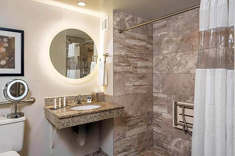 DoubleTree by Hilton Laurel