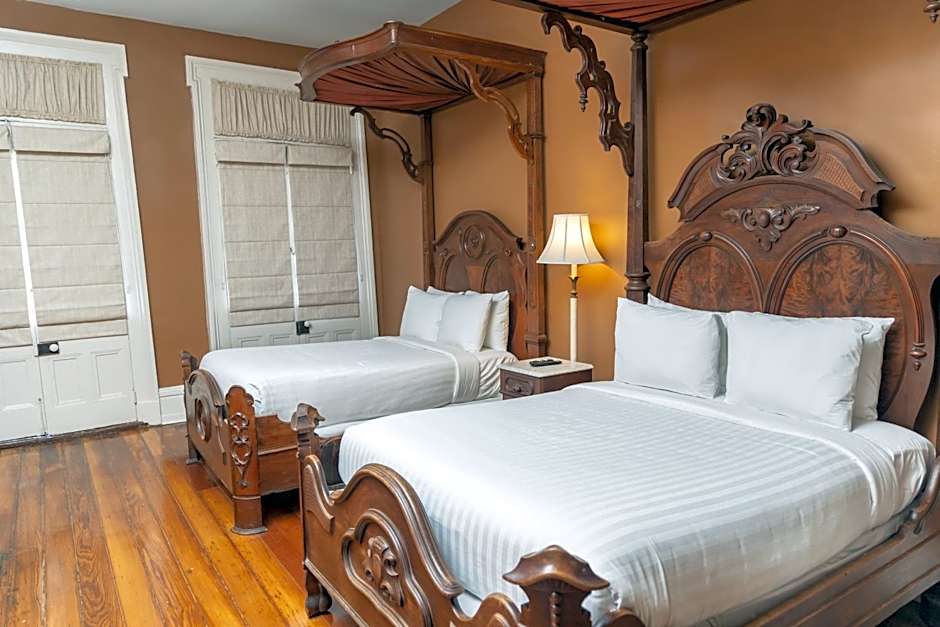 Lamothe House Hotel