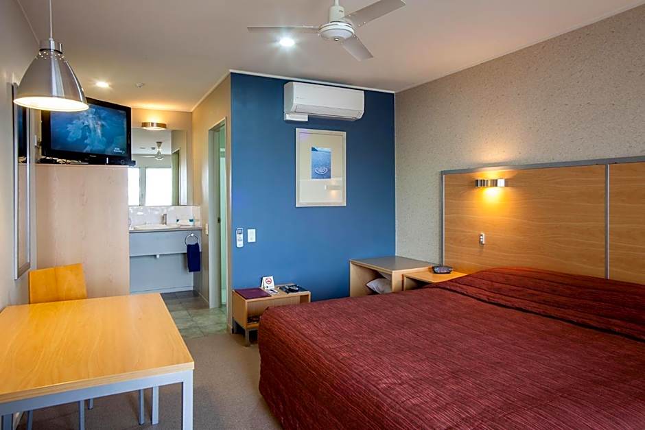 Landmark Manor Motel