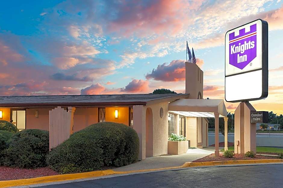 Knights Inn - Tucker