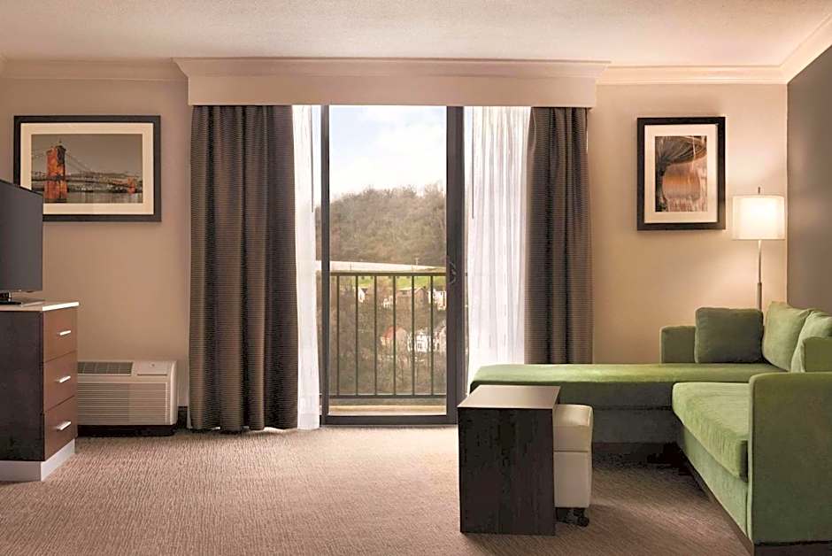 Radisson Hotel Cincinnati Riverfront