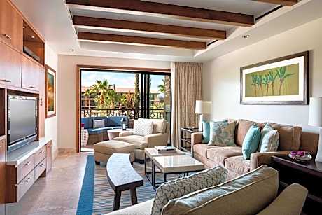 One Bedroom Vista Suite, Club lounge access, Residential Suite, 1 King, Sofa bed, Balcony