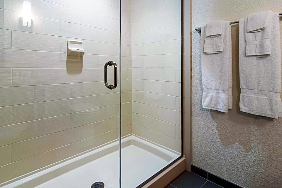Comfort Suites