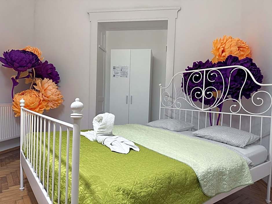 Lorf Hostel&Apartments