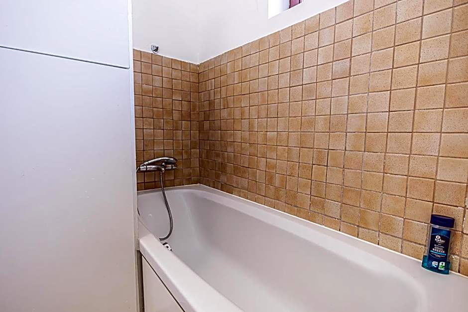 Comfy Rooms in Shared villa with Terrace and Garden