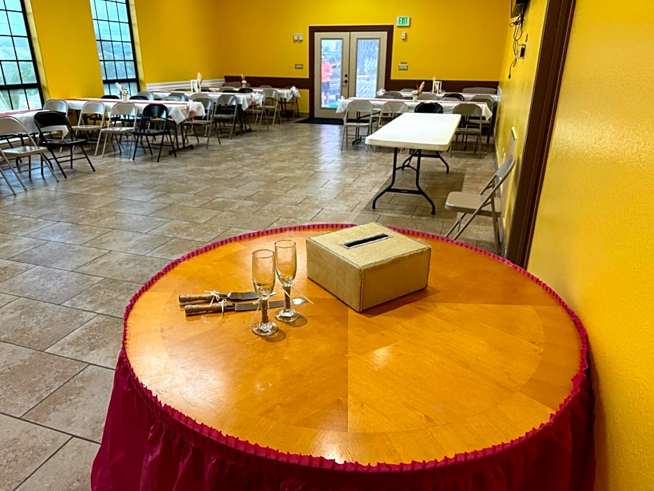 Los Fresnos Inn and Suites