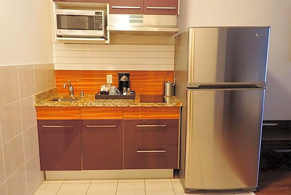 Days Inn & Suites by Wyndham Fort Saskatchewan