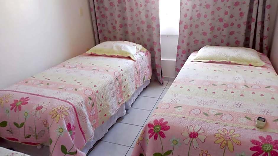 APARTAMENTO 10 min de CRICIUMA em IÇARA-SC - 2 quartos - 3 Ar-Condicionado split - Cozinha equipada - Banheiro - Garagem coberta e Wi-Fi - Anfitriã Superhost no BnB