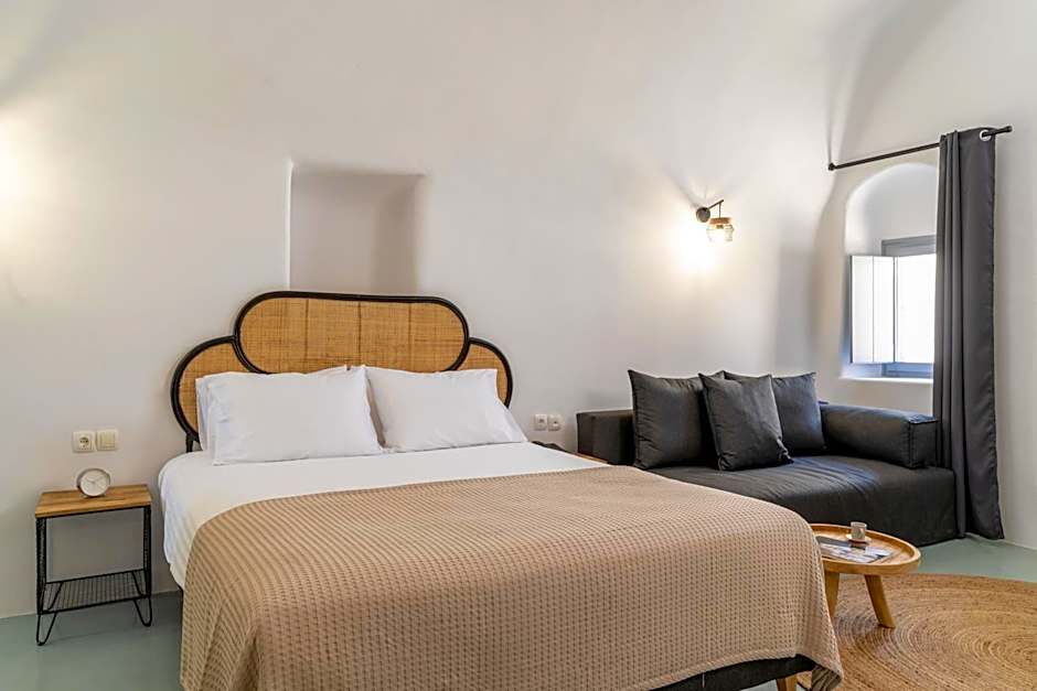 Evanthia Best View Thirassia Island Hotel