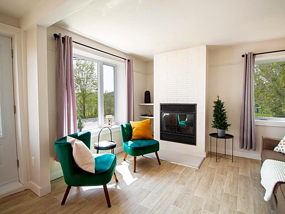 Accessible Trails with Private Hot tub and Firepit