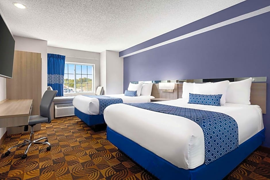 Microtel Inn & Suites By Wyndham Lincoln