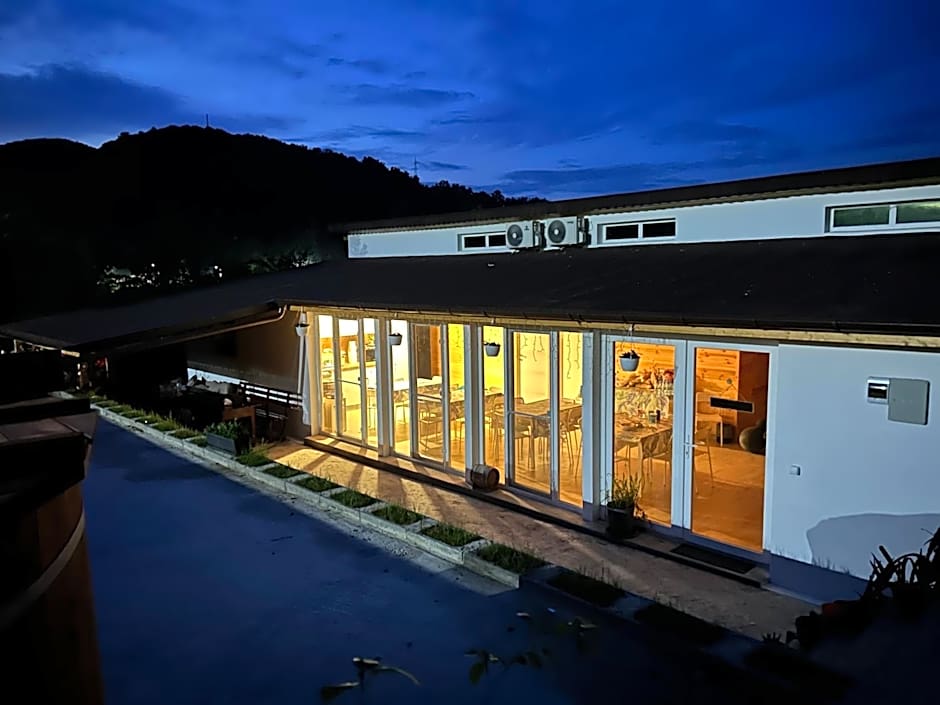 COMPLEX TURISTIC Gradina de corzi si Aventura Eselnita