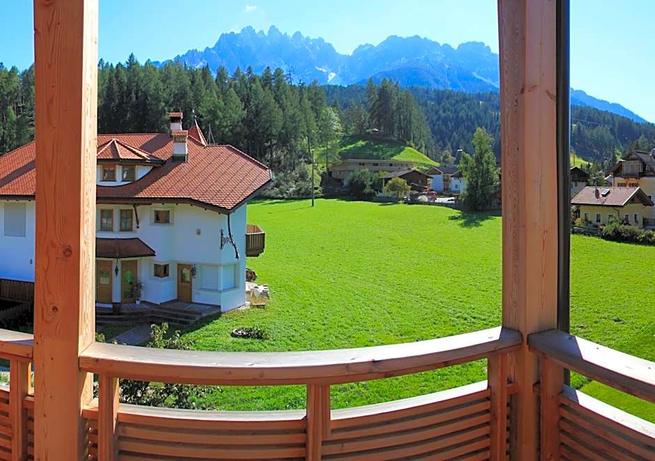 Garni - Hotel Am Burghuegel