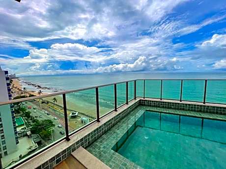 W703 · Requinte, vista e luxo a beira-mar